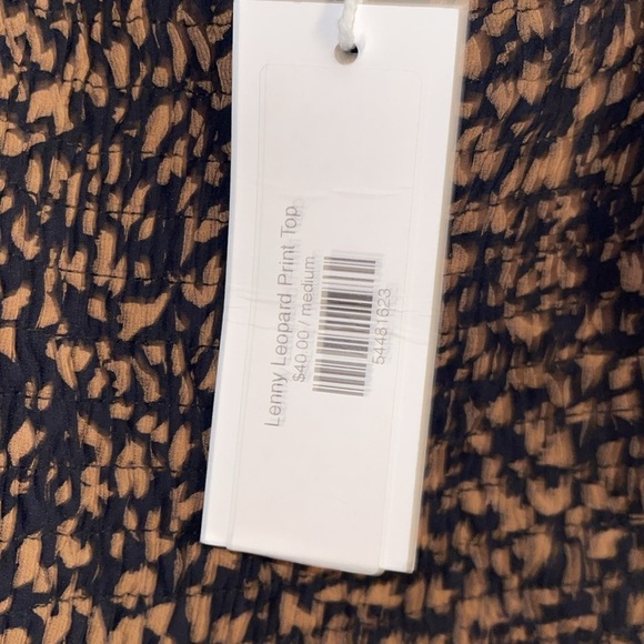 🌹NWT/BAEVELY BALLOON SLEEVE LEOPARD PRINT CROP TOP - Picture 2 of 5